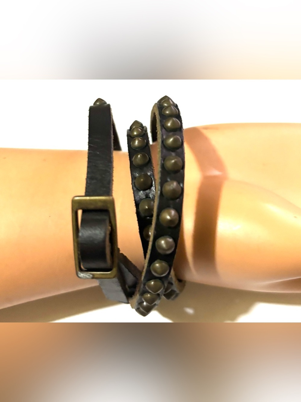 Fashion Jewelry Black Leather Wrap Bracelet with Antique Gold Studs
